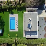 Elodie Piscine Prive, Parking Vila
