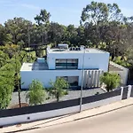 Vila Elodie Piscine Prive, Parking