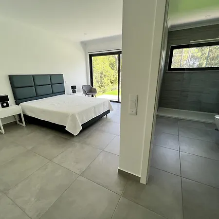 Elodie Piscine Privé, Parking Villa