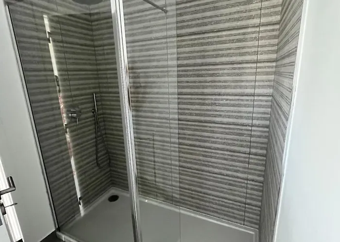 Elodie Piscine Privé, Parking