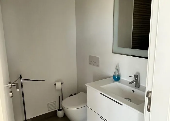 Elodie Piscine Privé, Parking