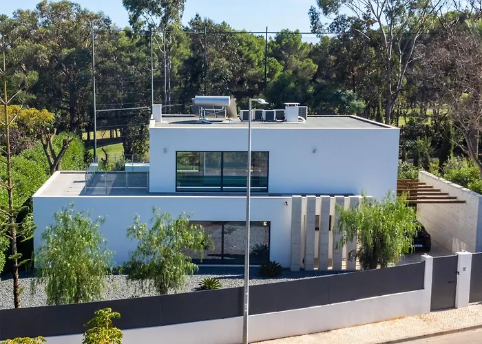 Elodie Piscine Privé, Parking *