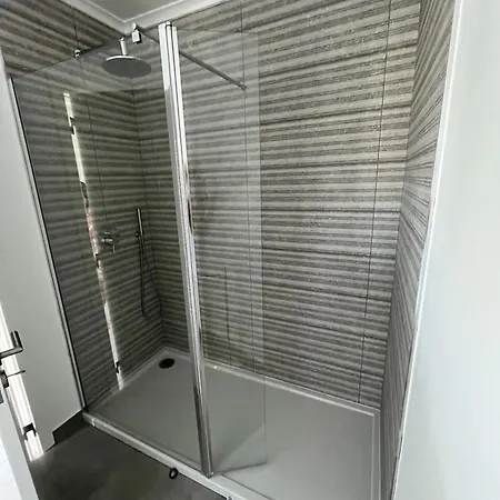 Elodie Piscine Privé, Parking