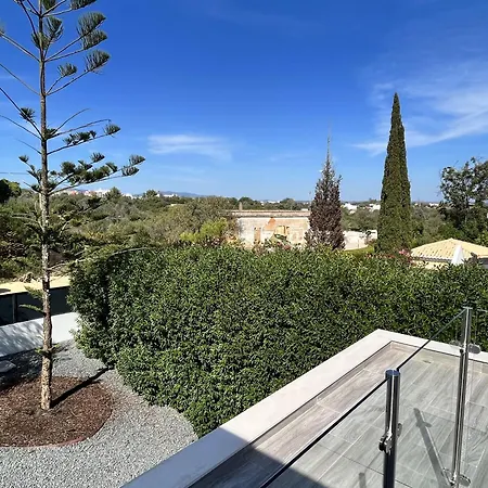 Elodie Piscine Privé, Parking *