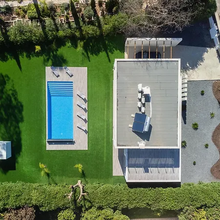 Elodie Piscine Prive, Parking