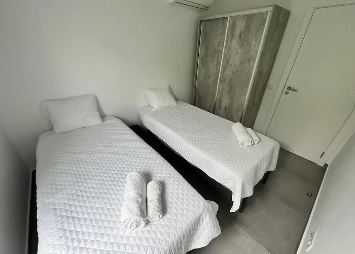 Elodie Piscine Privé, Parking Villa Portimão