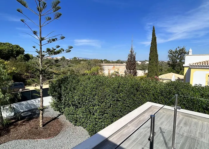 Elodie Piscine Privé, Parking *